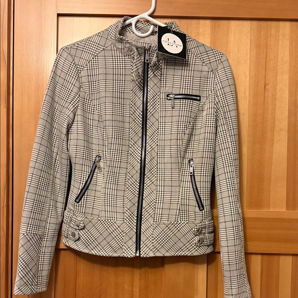 Chic Women's Plaid Blazer - Black and Cream